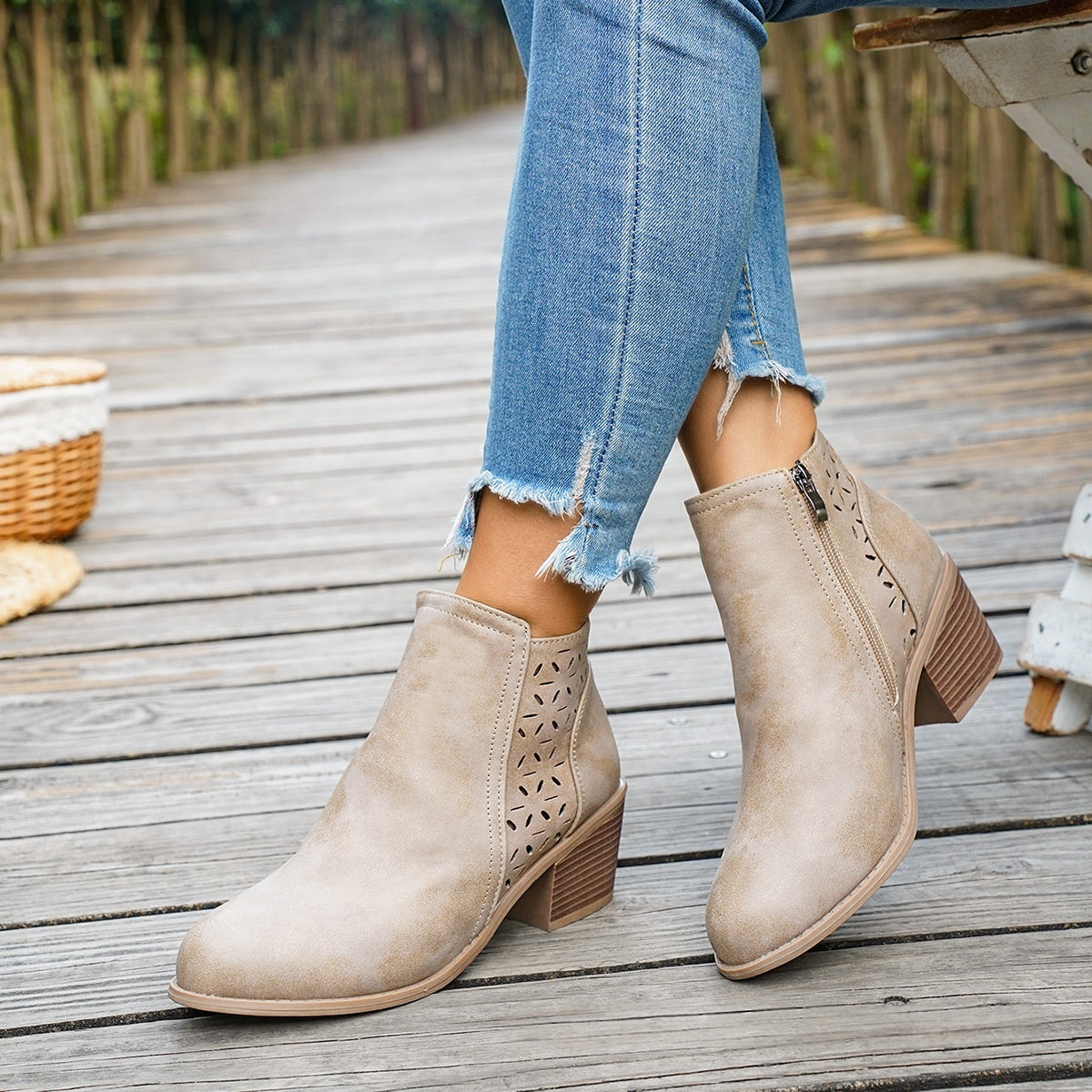 Botas Punta Fina Tacón Grueso Mujer - Estilo Británico Calado Monocromático