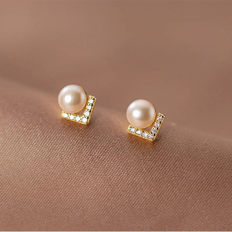 Aretes de Perla y Zircón Letra V Plata 925 para Mujer