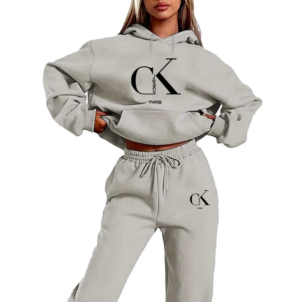 Sudadera con Capucha y Jogger Negro con Logo Mujer