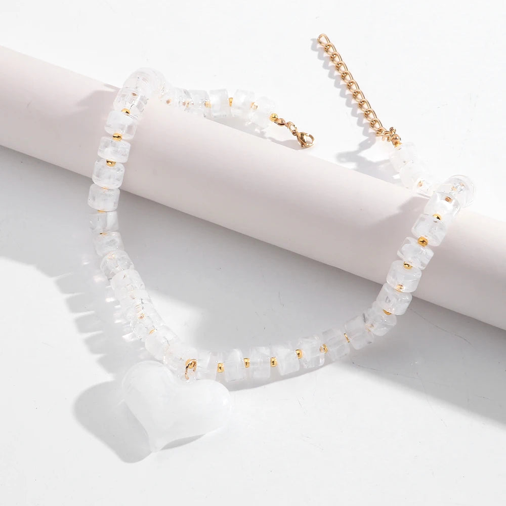 Collar Gargantilla de Cuentas Acrílicas Coloridas con Dije de Corazón - Joyería de Moda Geométrica