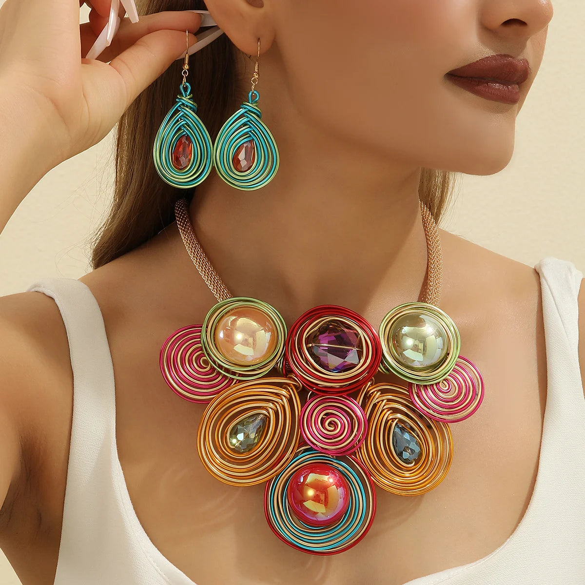 Set de Collar y Aretes de Cristal Tejido a Mano – Joyería de Lujo para Mujer