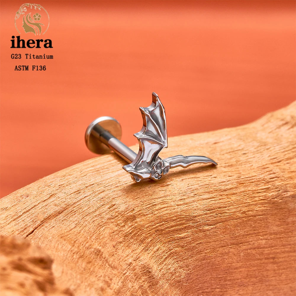 Piercing de Titanio 16G Gótico Ciempiés y Murciélago - Flat Back para Cartílago