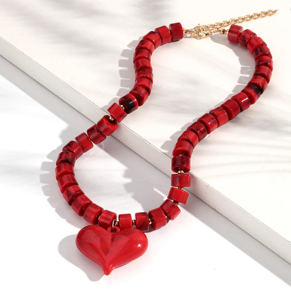 Collar Gargantilla de Cuentas Acrílicas Coloridas con Dije de Corazón - Joyería de Moda Geométrica