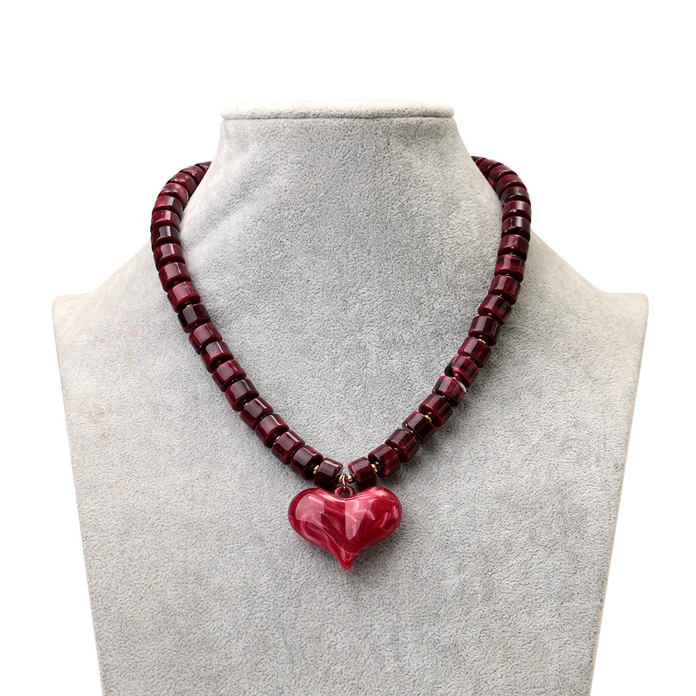 Collar Gargantilla de Cuentas Acrílicas Coloridas con Dije de Corazón - Joyería de Moda Geométrica