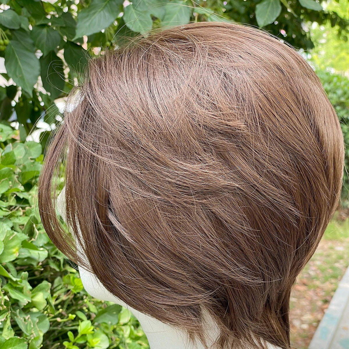 Peluca Bob Corto Frontal de Encaje 13x4 Café Claro #8 – Sintética 150% Densidad Sin Pegamento