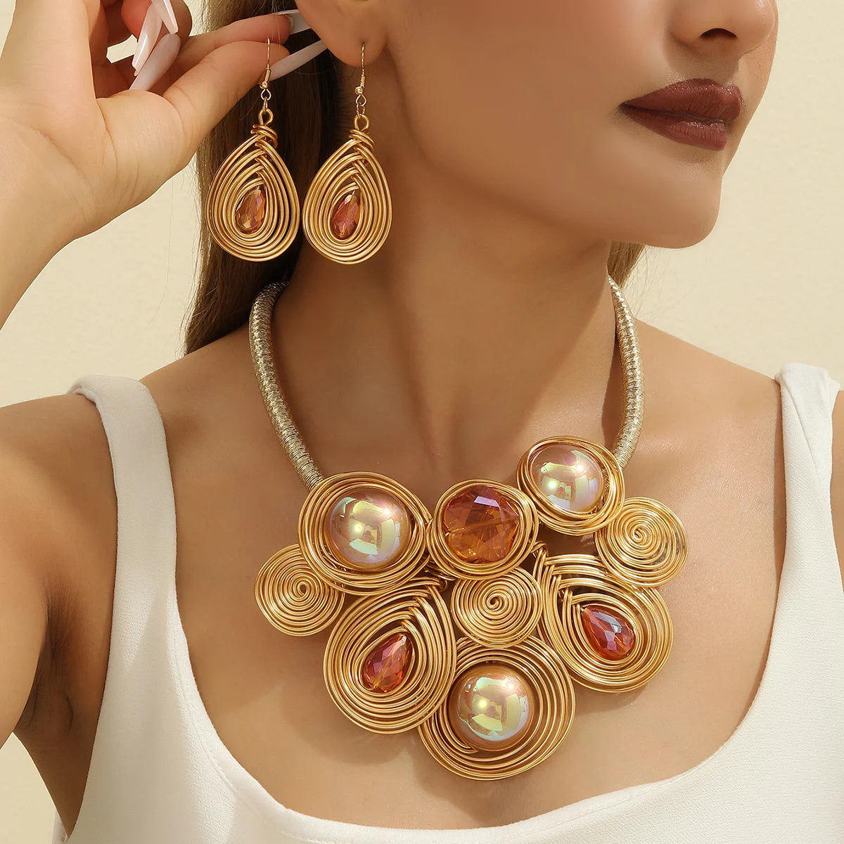 Set de Collar y Aretes de Cristal Tejido a Mano – Joyería de Lujo para Mujer