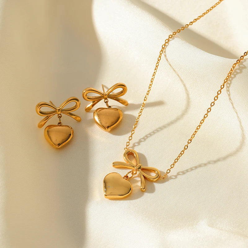 Set Collar y Aretes Flor Estrella Corazón Acero Inoxidable Dorado para Mujer