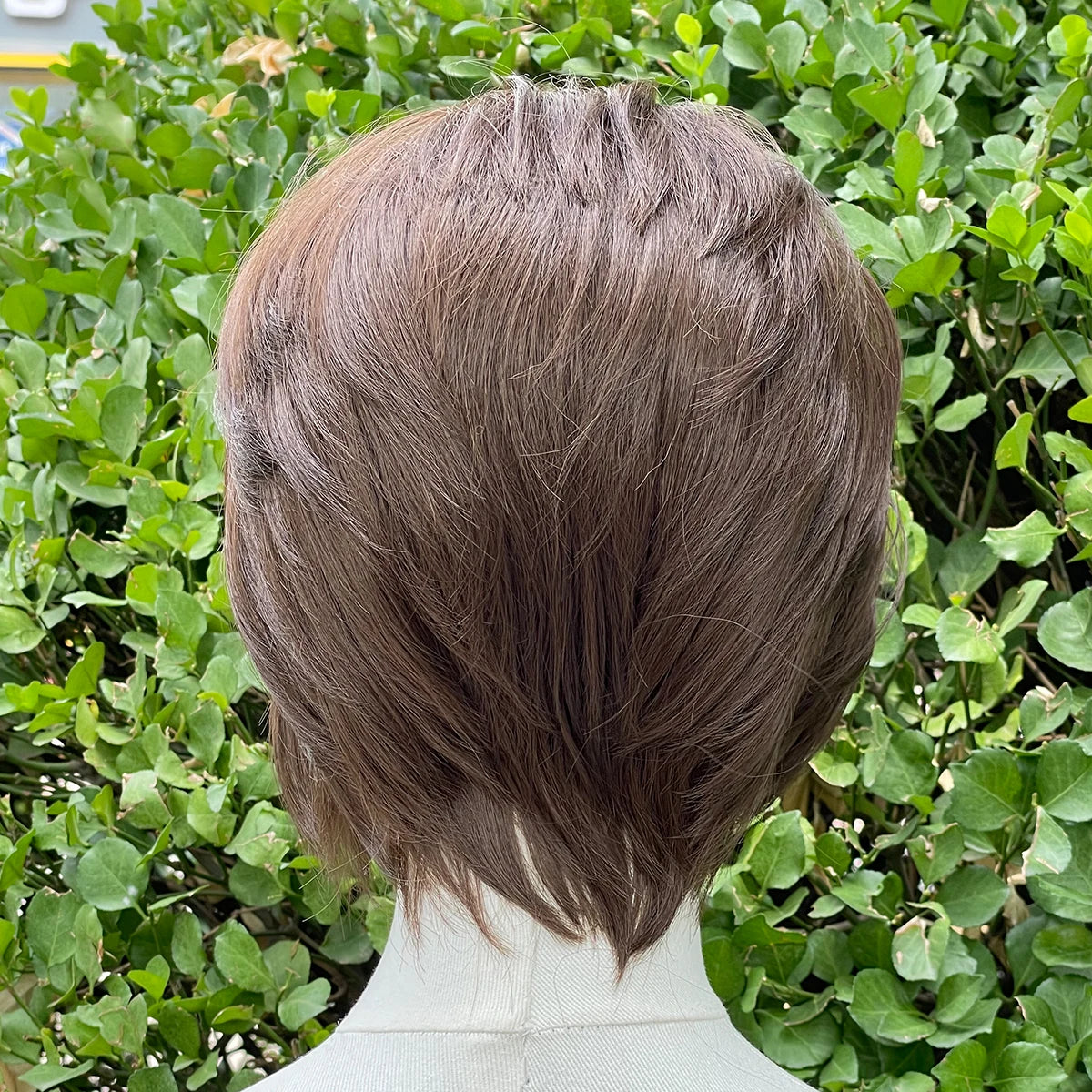 Peluca Bob Corto Frontal de Encaje 13x4 Café Claro #8 – Sintética 150% Densidad Sin Pegamento