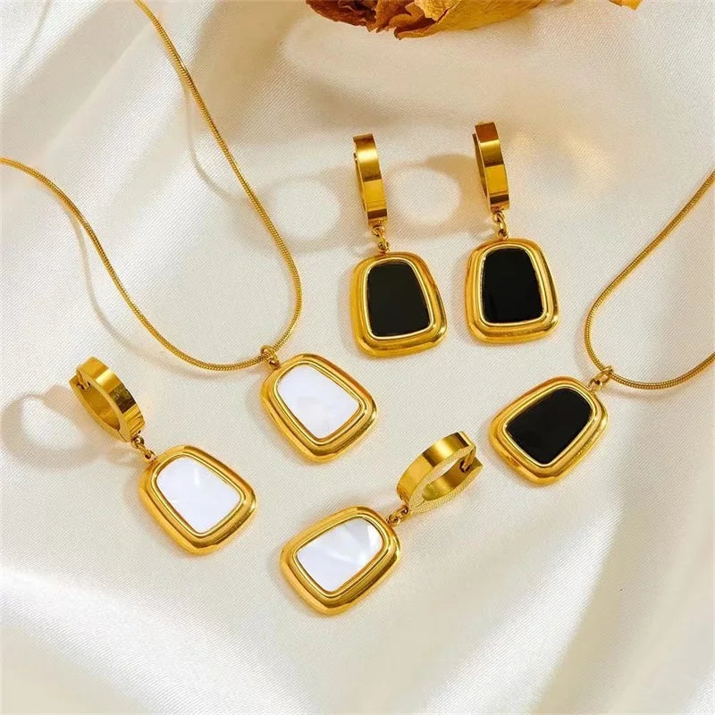 Set Collar y Aretes Flor Estrella Corazón Acero Inoxidable Dorado para Mujer