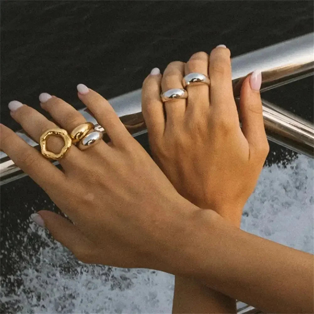 Anillo Texturizado Flor Círculo Irregular Chapado Oro 18K para Mujer