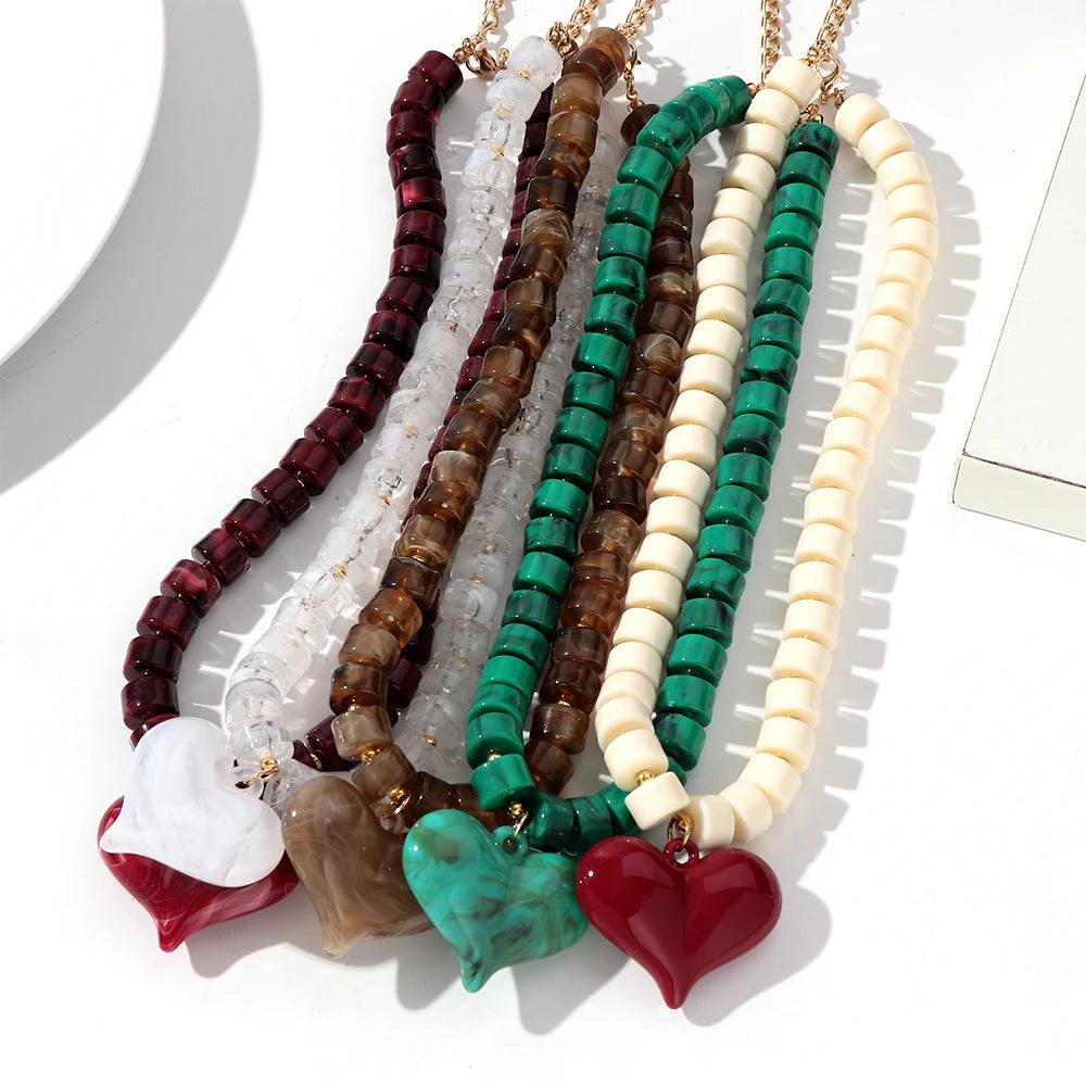 Collar Gargantilla de Cuentas Acrílicas Coloridas con Dije de Corazón - Joyería de Moda Geométrica