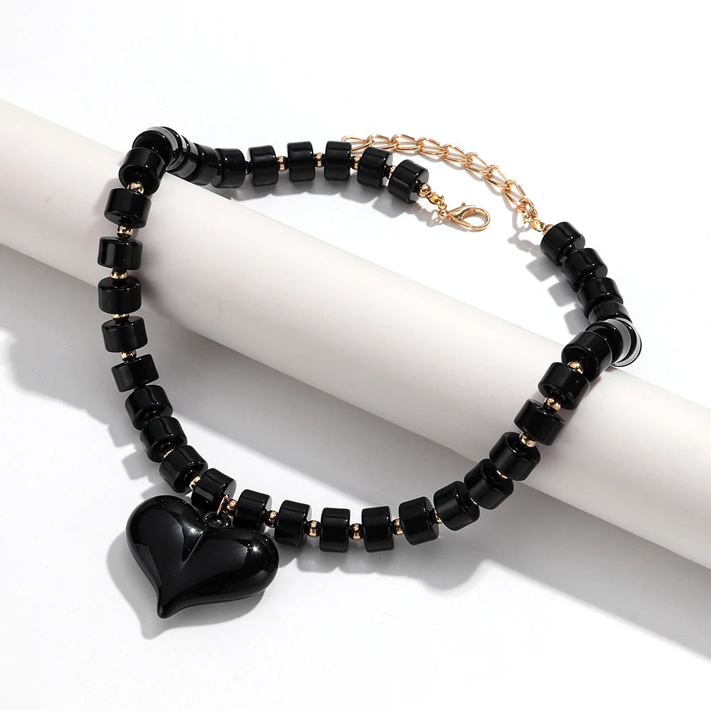 Collar Gargantilla de Cuentas Acrílicas Coloridas con Dije de Corazón - Joyería de Moda Geométrica