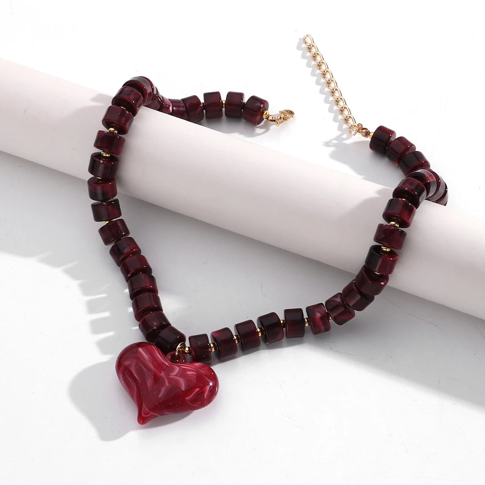 Collar Gargantilla de Cuentas Acrílicas Coloridas con Dije de Corazón - Joyería de Moda Geométrica