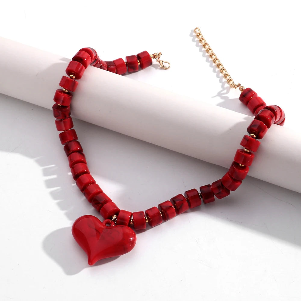 Collar Gargantilla de Cuentas Acrílicas Coloridas con Dije de Corazón - Joyería de Moda Geométrica