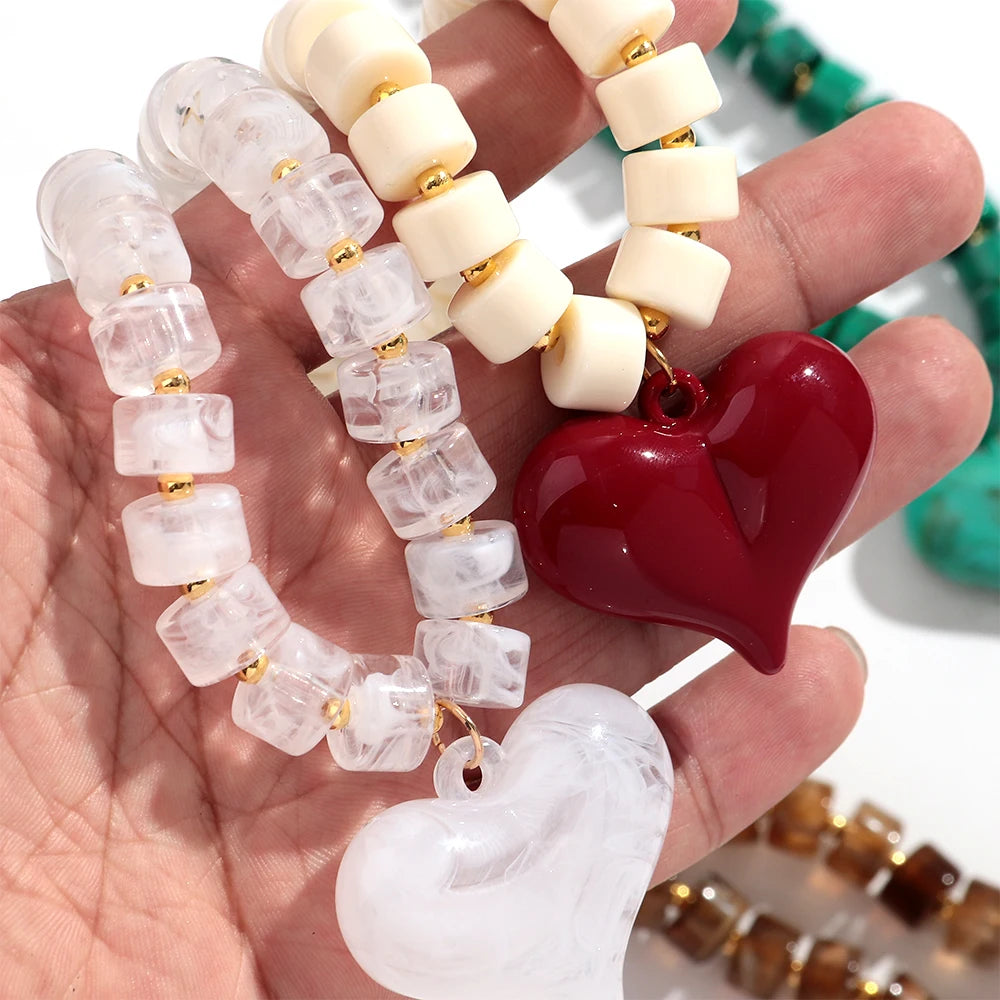 Collar Gargantilla de Cuentas Acrílicas Coloridas con Dije de Corazón - Joyería de Moda Geométrica