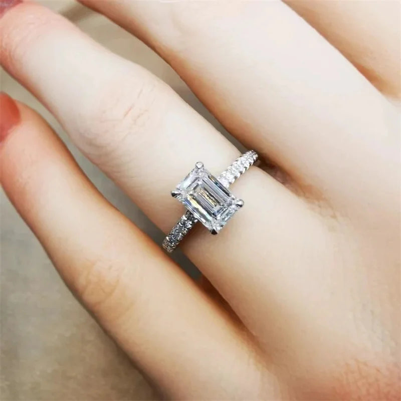 Anillo Moissanite Corte Esmeralda Color D Plata 925 para Mujer