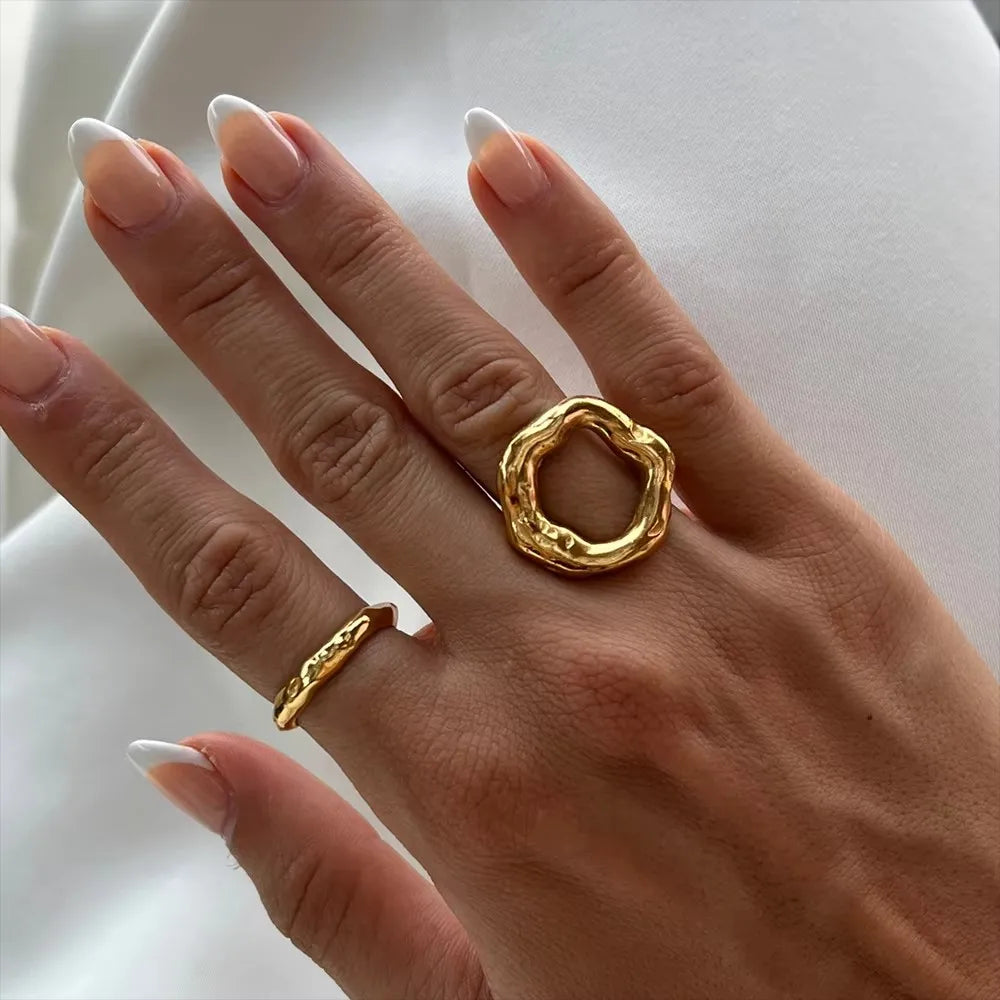 Anillo Texturizado Flor Círculo Irregular Chapado Oro 18K para Mujer