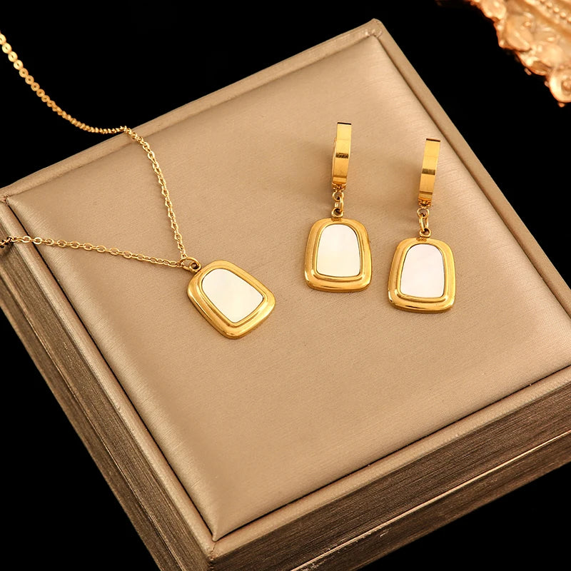 Set Collar y Aretes Flor Estrella Corazón Acero Inoxidable Dorado para Mujer