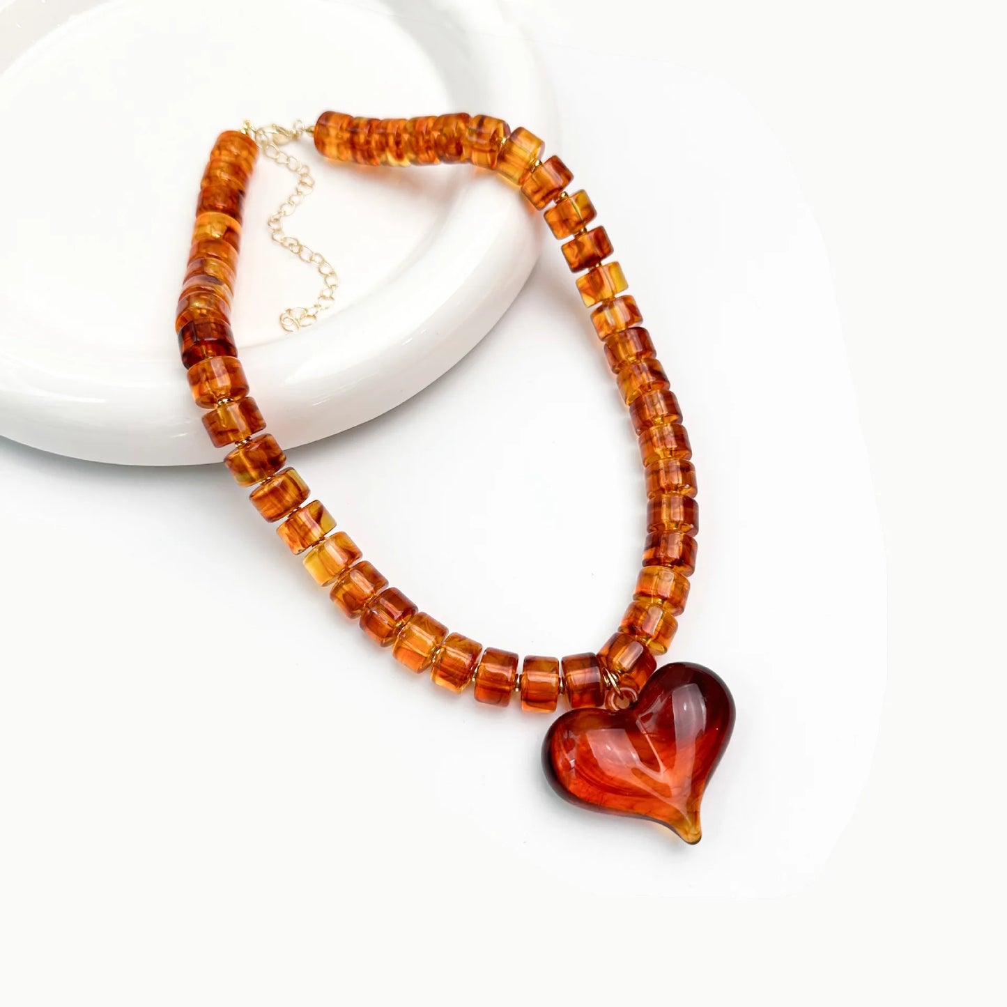 Collar Gargantilla de Cuentas Acrílicas Coloridas con Dije de Corazón - Joyería de Moda Geométrica