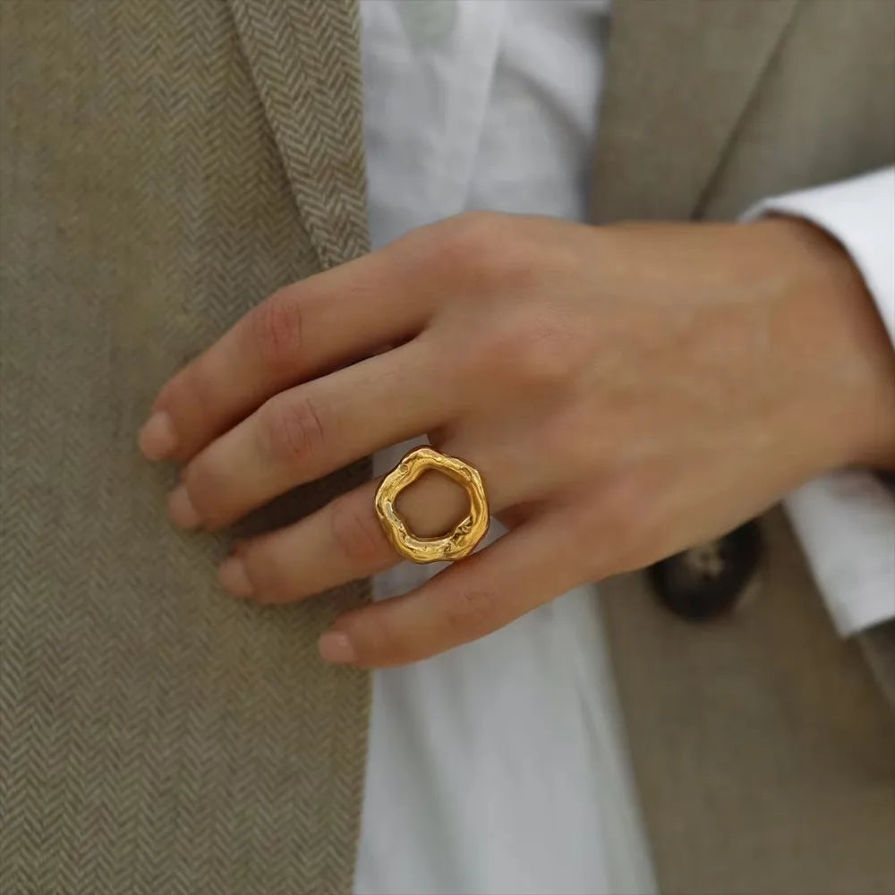Anillo Texturizado Flor Círculo Irregular Chapado Oro 18K para Mujer
