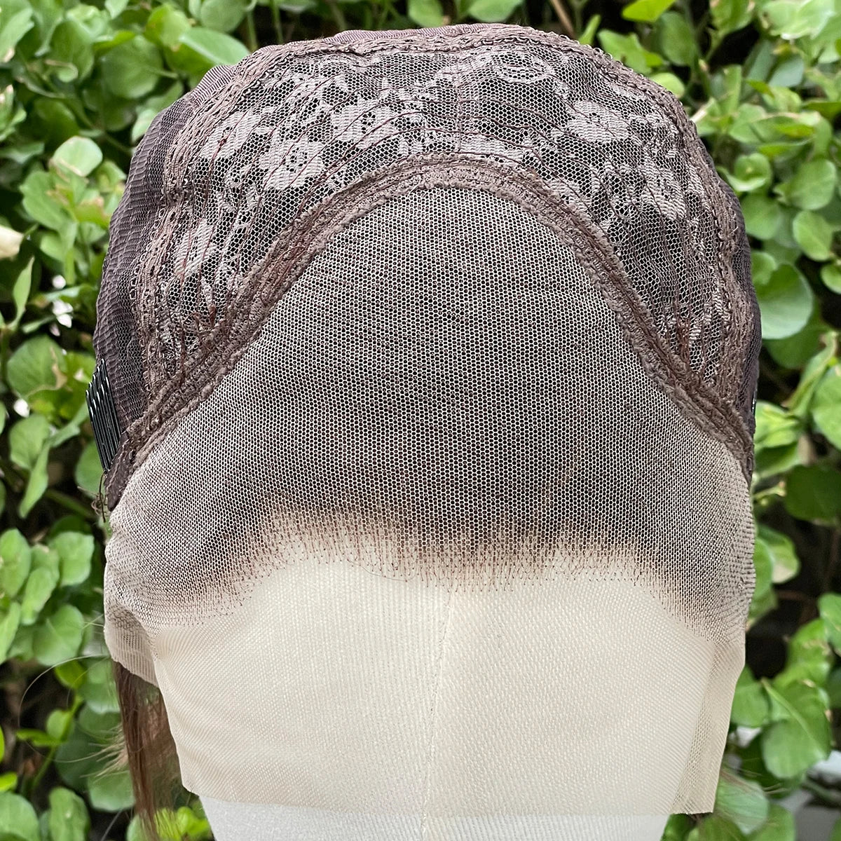Peluca Bob Corto Frontal de Encaje 13x4 Café Claro #8 – Sintética 150% Densidad Sin Pegamento